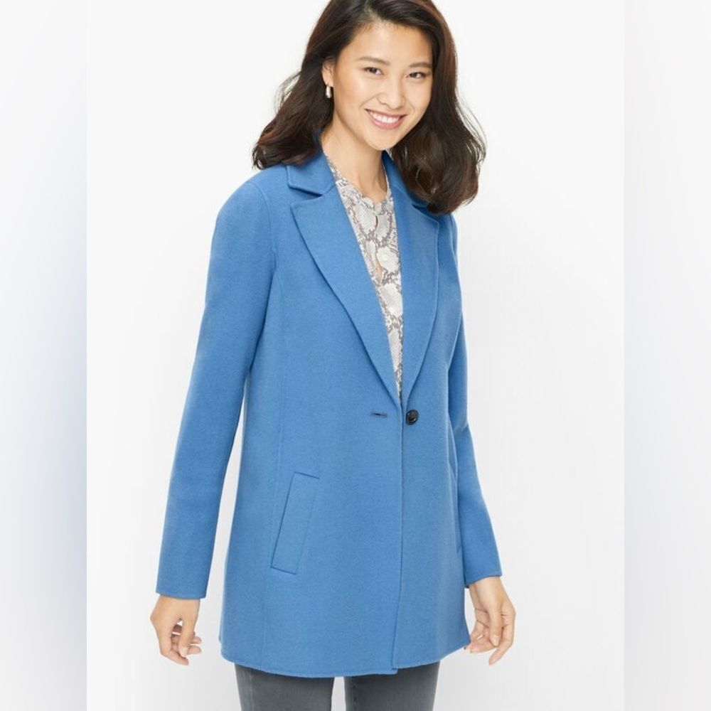 Elegant Women's Blue Suit Jacket